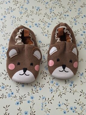 Brown Bear Baby Crib Shoes with Pink Cheeks
